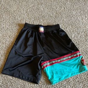 Mens Mitchell & Ness Memphis Grizzlies shorts